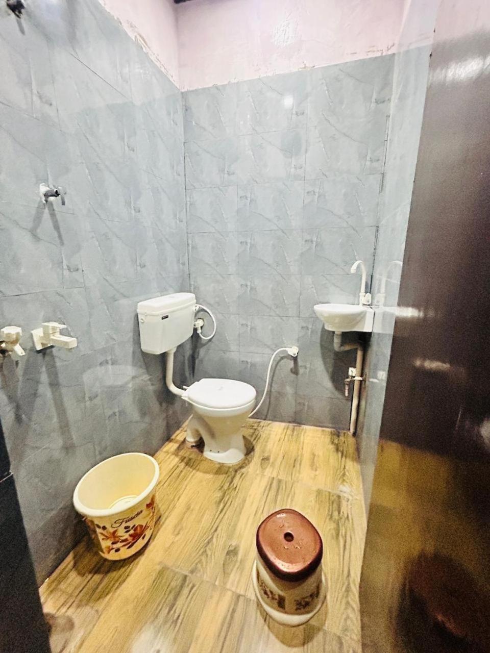 Agrawal Inn Guest House Mathura Esterno foto
