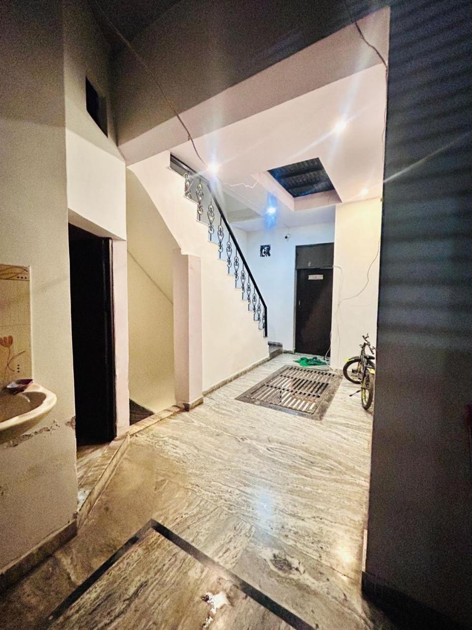 Agrawal Inn Guest House Mathura Esterno foto