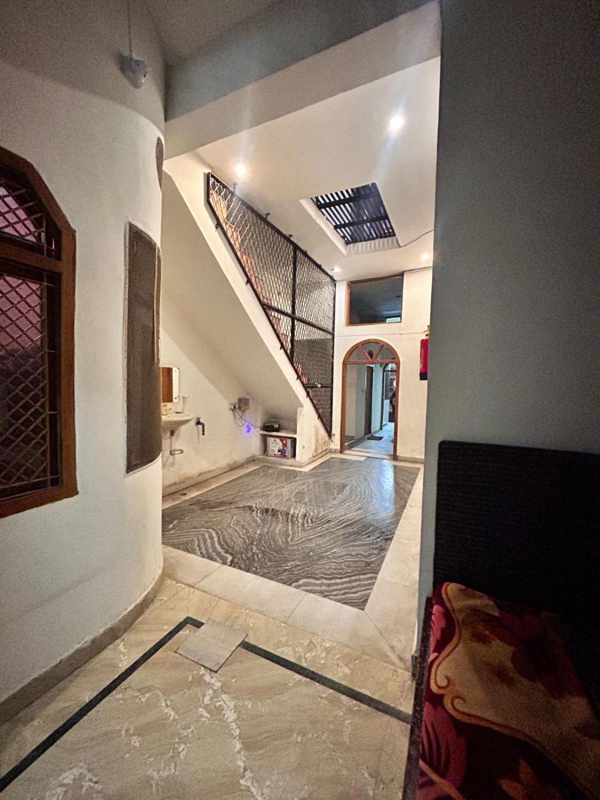 Agrawal Inn Guest House Mathura Esterno foto