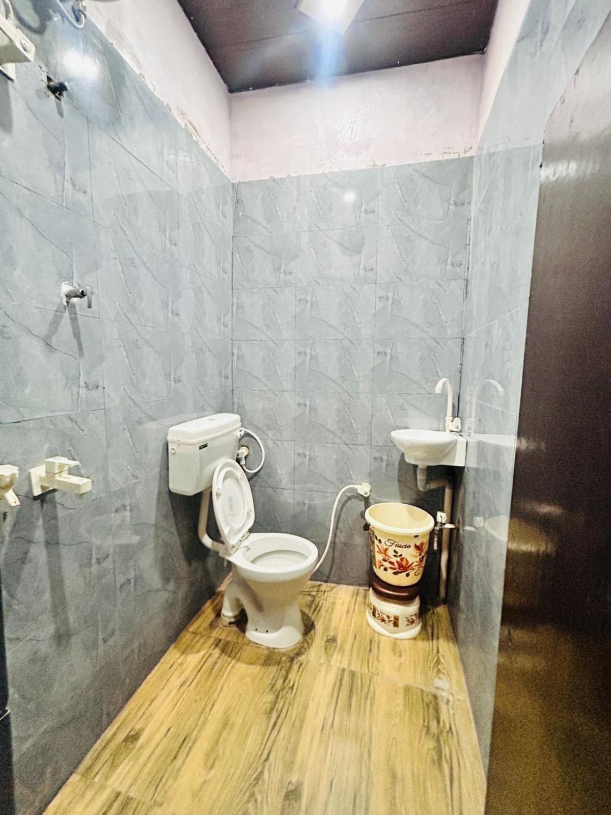 Agrawal Inn Guest House Mathura Esterno foto