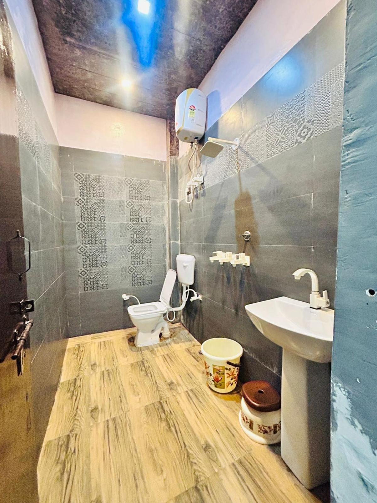 Agrawal Inn Guest House Mathura Esterno foto