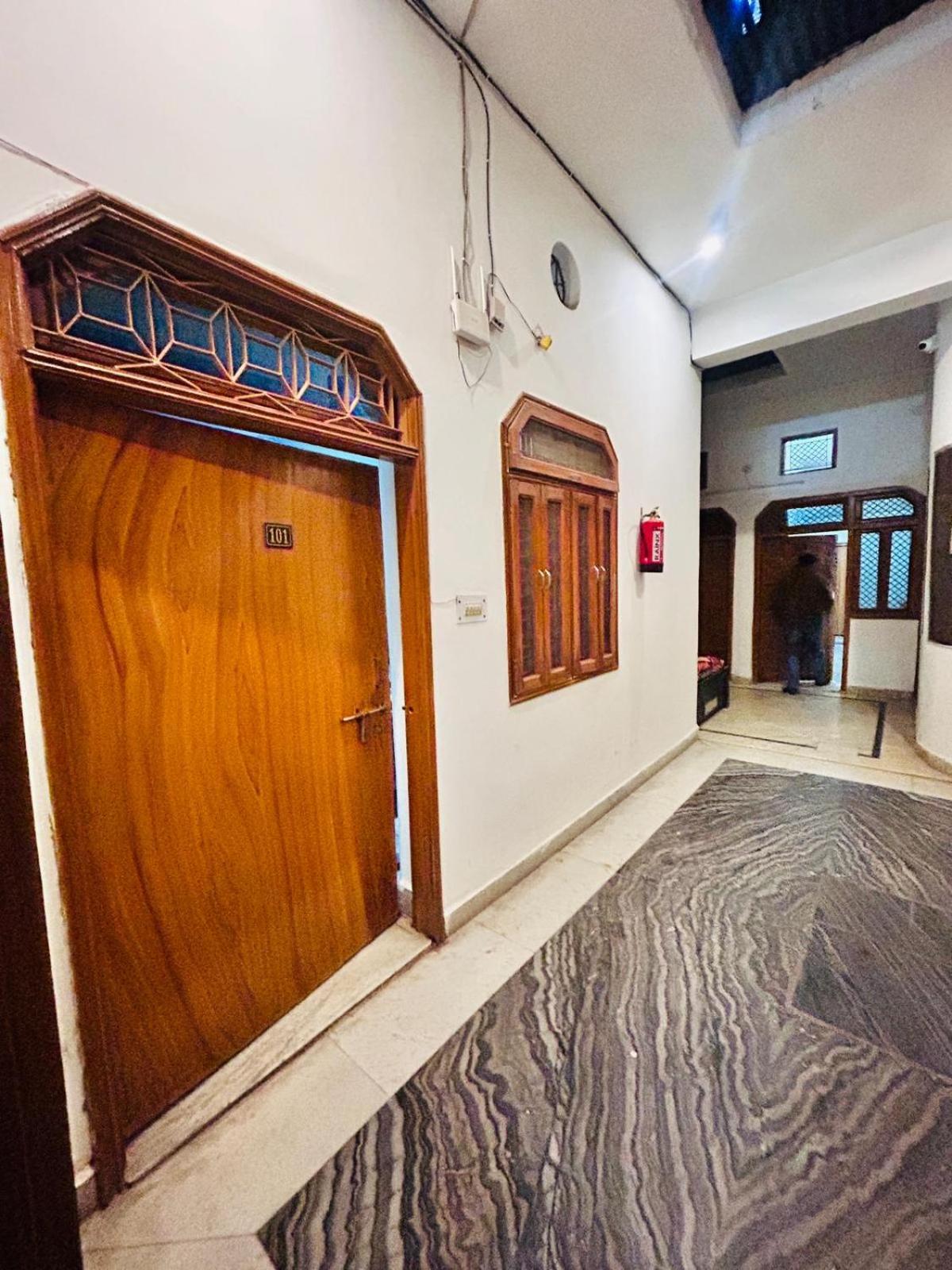 Agrawal Inn Guest House Mathura Esterno foto